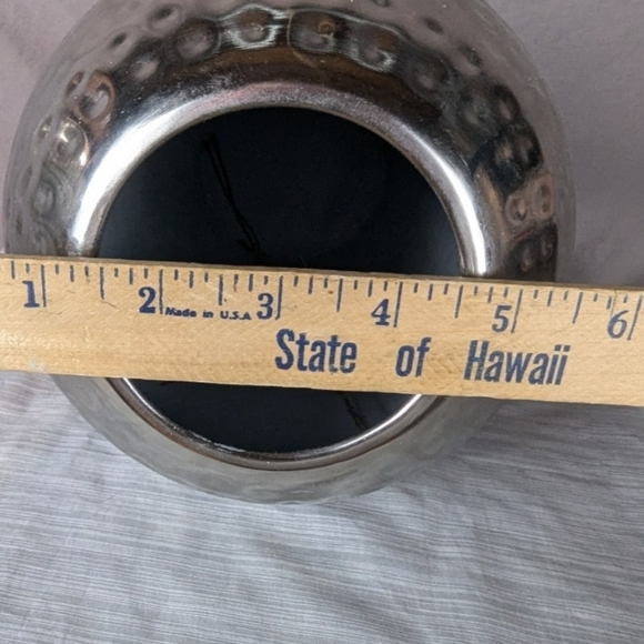 Metal vase with a gunmetal look in great condition - Picture 7 of 8